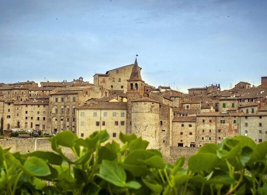 Ad Anghiari potenziato il servizio di raccolta differenziata: in arrivo la raccolta dell’organico. E’ il primo comune della Valtiberina.