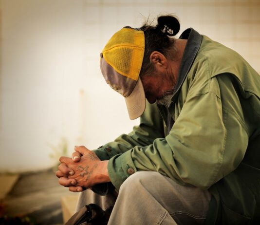 Lotta alla povertà, 30 milioni per le fasce sociali a rischio. Ok alle linee guida del bando