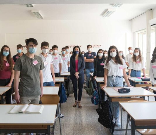 Il recente post della Ministra Lucia Azzolina, studenti positivi lo 0,037% (2348 casi)