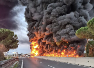 Cisterna in fiamme in Fi-Pi-Li, Baccelli: “Stasera strada di nuovo percorribile in sicurezza”
