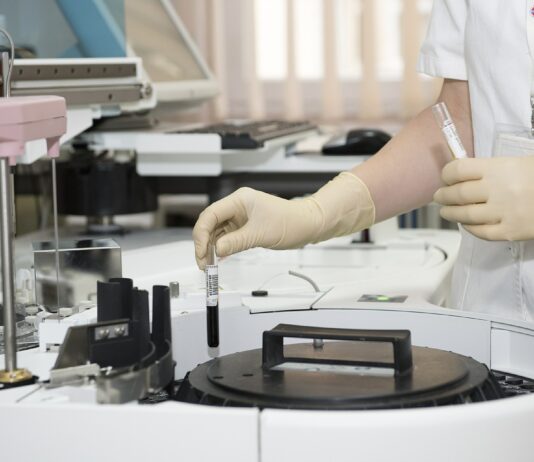 Coronavirus: 195 nuovi casi nell’aretino, 120 in degenza covid, 31 in terapia intensiva, 51 persone guarite, 2 decessi