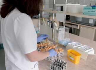 Coronavirus: oggi in Toscana 2.336 nuovi casi, età media 45 anni, 16 decessi