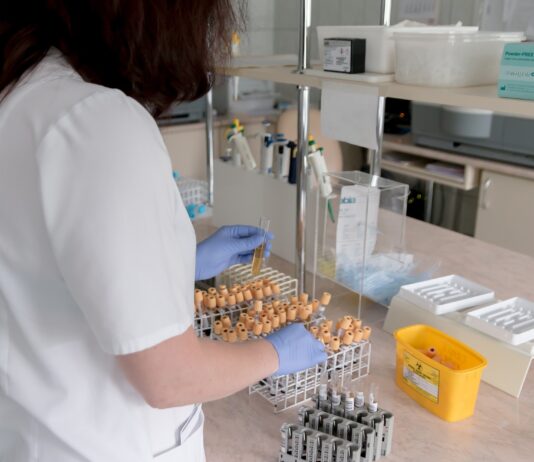 Coronavirus: oggi in Toscana 2.336 nuovi casi, età media 45 anni, 16 decessi