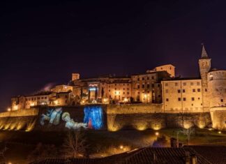 La Madonna del Parto di Piero della Francesca esce per la prima volta da Monterchi per essere proiettata virtualmente sulle Mura di Anghiari