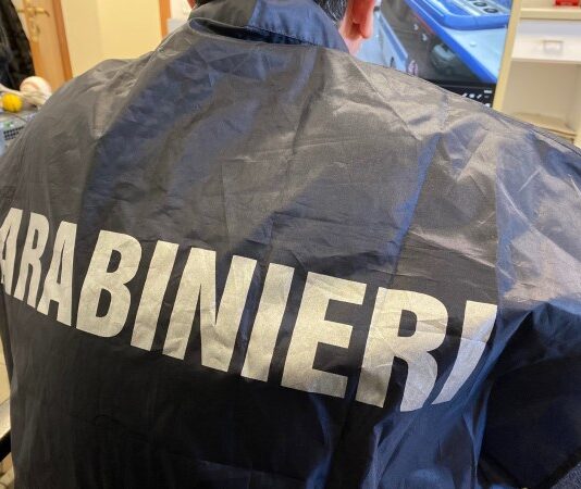 Minacce di morte per debiti: denunciato dai carabinieri