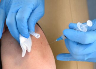 Covid-19: agende aperte per i 63-64enni, vaccinazioni dal 10 maggio