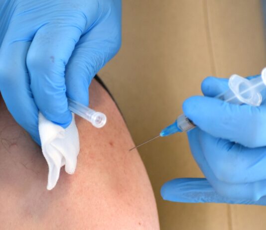 Covid-19: agende aperte per i 63-64enni, vaccinazioni dal 10 maggio