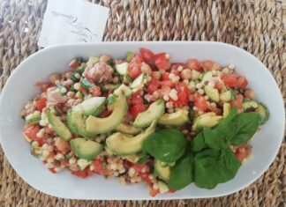 Insalata di fregole e cruditè di zucchine