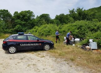 Discarica abusiva scoperta dai carabinieri a Sansepolcro: una persona denunciata per reati in materia ambientale