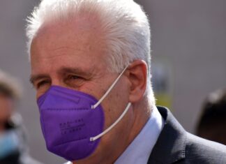 Giani: “4500 lettere di sospensione per i sanitari no vax, chi non si vaccina non può prendersi cura degli altri”