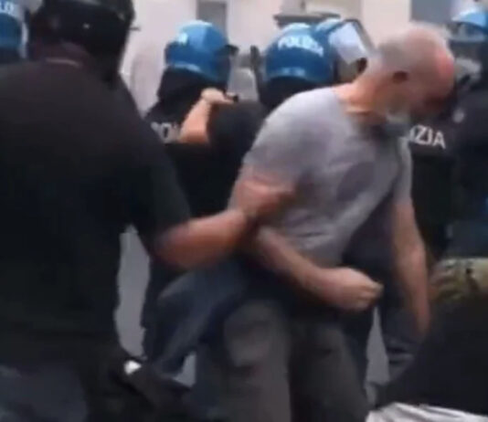 No Green pass, denunciato il poliziotto in borghese che ha picchiato un manifestante