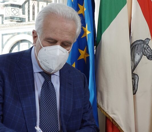 Giani al Mandela festeggia obiettivo 600mila: “Ora a lavoro per i vaccini ai bambini”