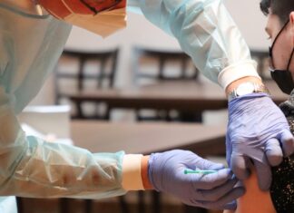 Vaccino, Aifa approva Pfizer per la fascia di età 5-11 anni