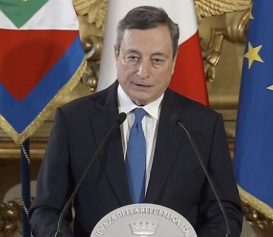 Covid, il governo prepara la stretta: verso obbligo vaccinale agli over 50