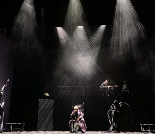 Stagione teatrale, accedono solo gli abbonati