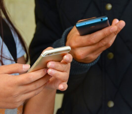 ‘Doomscrolling’, la ricerca ossessiva di notizie che genera ansia