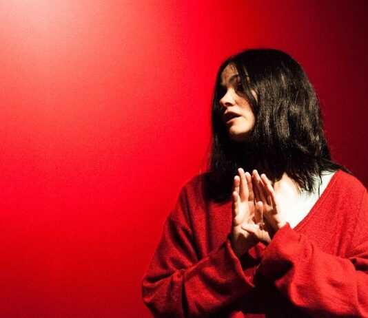 “Amami o Cado”: terzo appuntamento di Normalité per la Stagione Teatrale 2022