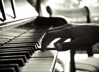 Sansepolcro, 26 agosto 2022 ore 21.00 presso il Chiostro di Santa Chiara Il mio bacio era un melograno