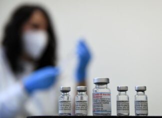 SI alla quarta dose per tutti e avanti con la quinta dose per i fragili