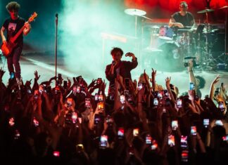 Tananai in concerto al Mediolanum Forum di Milano