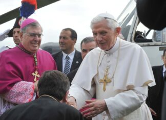 Quando Papa Benedetto XVI celebrò la Santa Messa al prato di Arezzo