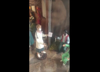 I medici vaccinatori entrano nel presepe di Santa Maria in Trastevere a Roma