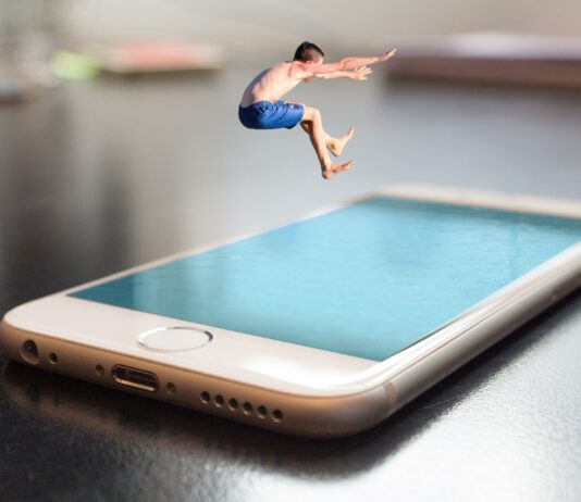 Wag the Dog: l’arte di creare un nemico