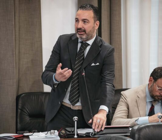 Lupi vicini ai centri abitati, Fratelli d’Italia: “Quali soluzioni intende attuare la Regione?”