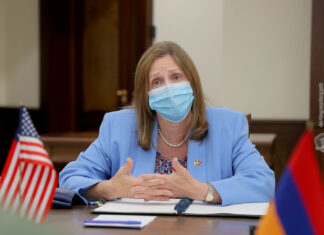L’ambasciatore USA Lynne M. Tracy invoca la libertà di stampa in Russia