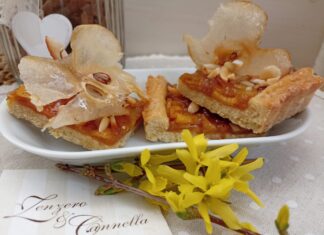 Pizza dolce in teglia alle mandorle e bis di mele