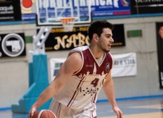 Fornara allo scadere fa esultare il Palasport Estra: Lucca di nuovo ko