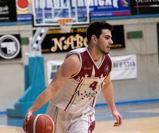 Fornara allo scadere fa esultare il Palasport Estra: Lucca di nuovo ko