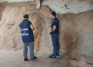 Sequestrati un impianto e 34 tonnellate di pellet prodotto irregolarmente
