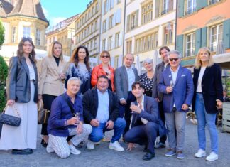 L’ammininstrazione di Sansepocro con una delegazione a Neuchatel (Svizzera)