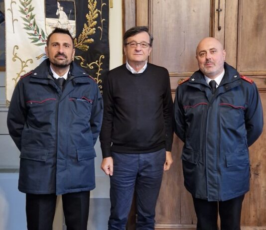 Il sindaco Fabrizio Innocenti saluta il nuovo Comandante di Stazione Luogotenente Stefano Petruzzi