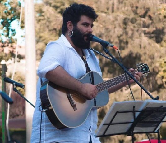 Il cantautore Cecè Tripodo in concerto ad Arezzo il 19 aprile con il suo “Canzoni Sporche Tour”