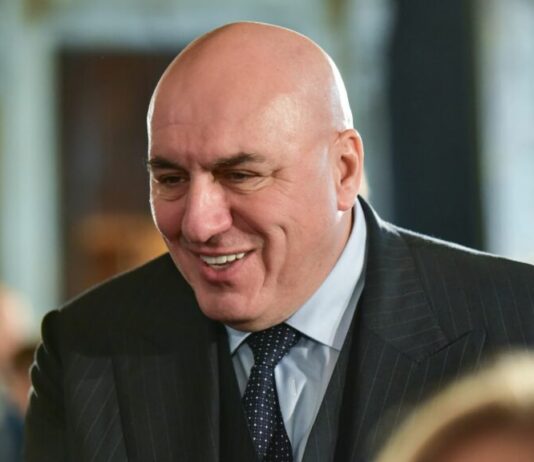 Crosetto sta meglio, condizioni di salute “in netto miglioramento”. Colpito da un nuovo episodio di pericardite