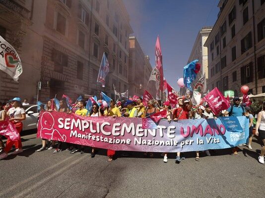 30.000 persone a Roma per la manifestazione contro l’aborto