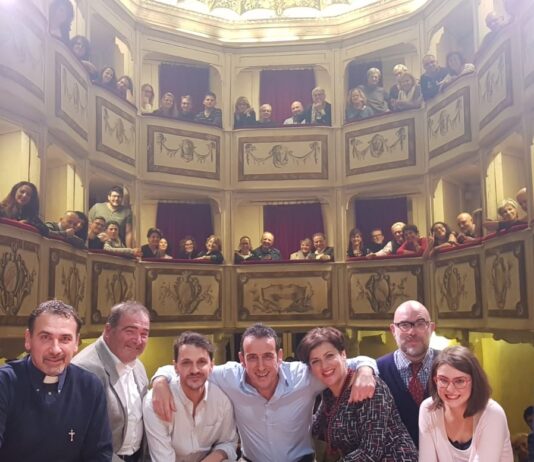 “Le bugie con le gambe lunghe”: la Compagnia Le Voci di dentro di Assisi sul palco del Teatro Moderno di Tegoleto domenica 24 novembre