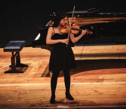 Il violino di Letizia Gullino sulle note di Bach e Ysaÿe: domani, 9 novembre, la talentuosa musicista si esibirà alla CaMu – Casa della Musica di Arezzo