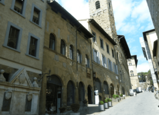 Visita alla mostra “Tornei di Toscana. La Giostra del Saracino, il Palio della Balestra e il Gioco del Ponte” e all’esposizione “Il medioevo nella matita di Ugo De Vargas”