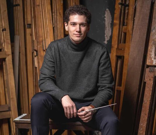 Natale in musica al Teatro Petrarca con l’Orchestra della Toscana e il maestro Diego Ceretta