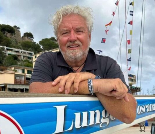 “Frontemare” di Massimo Canino al Mosaico di Adreina