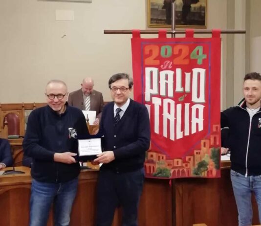 Il sindaco di Sansepolcro ha premiato la Società Balestrieri ed il pugile Alessandro Riguccini