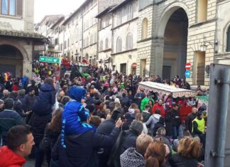 Successo per il Carnevale di Anghiari che vede rinforzata la collaborazione con il comune di Sansepolcro: un grande evento che abbraccia tutta la Valtiberina