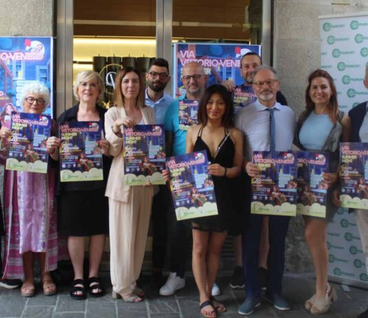 Via Vittorio Veneto Summer Night anima Saione con musica e shopping