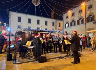 Sansepolcro, il Borgo del Natale si accende: inaugurate luminarie