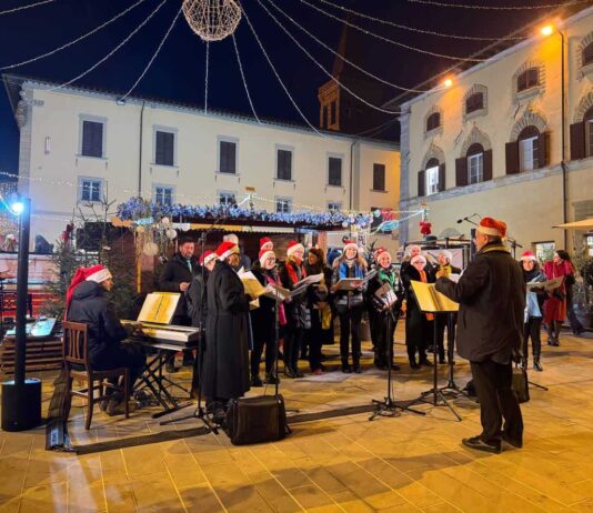 Sansepolcro, il Borgo del Natale si accende: inaugurate luminarie