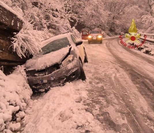 Emergenza neve nell’Aretino numerosi interventi dei Vigili del Fuoco