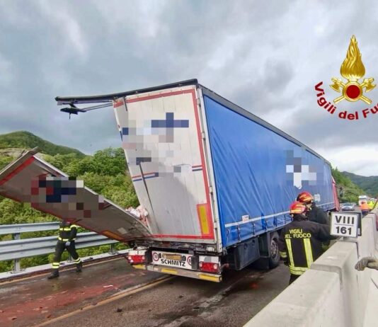 Scontro tra camion sulla E45, due persone ferite